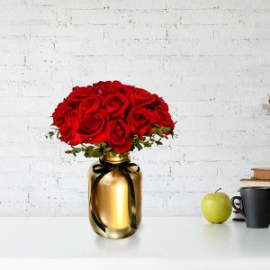 Detalle de rosas frescas con gotas de agua - Flores.Guru
